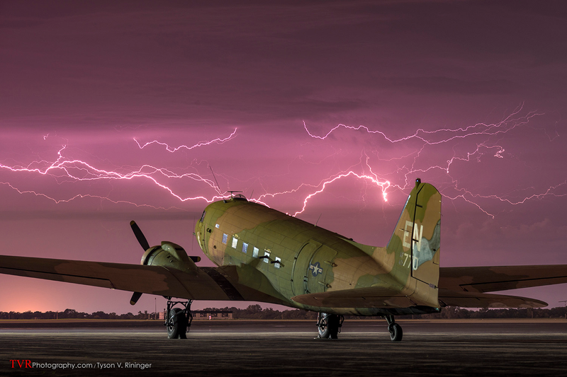 Illustration for article titled All These Jaw-Dropping Airplane Images Were Taken By This Flying Photog